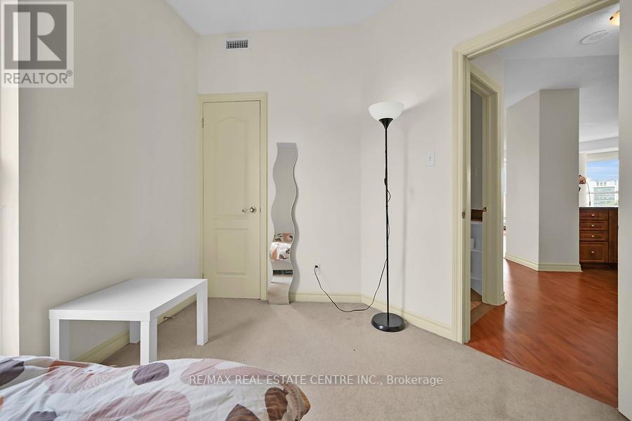 #714 -135 JAMES ST S, #714