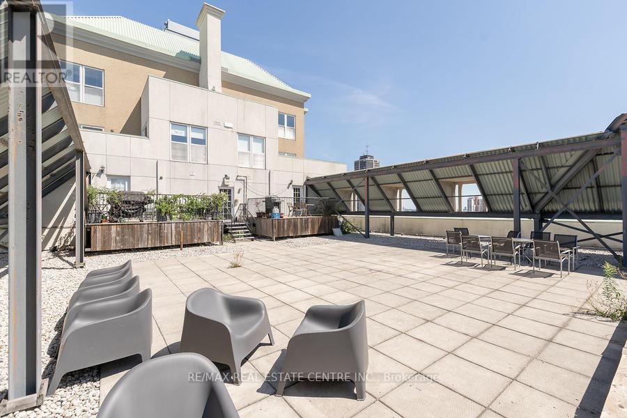 #714 -135 JAMES ST S, #714