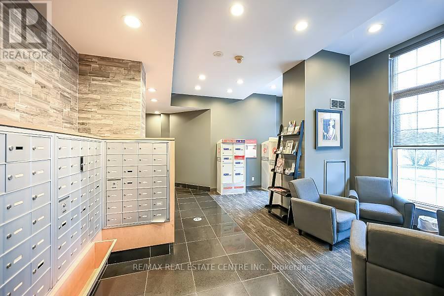 #714 -135 JAMES ST S, #714