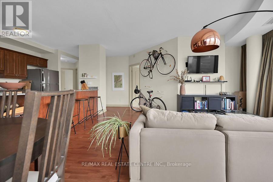 #714 -135 JAMES ST S, #714