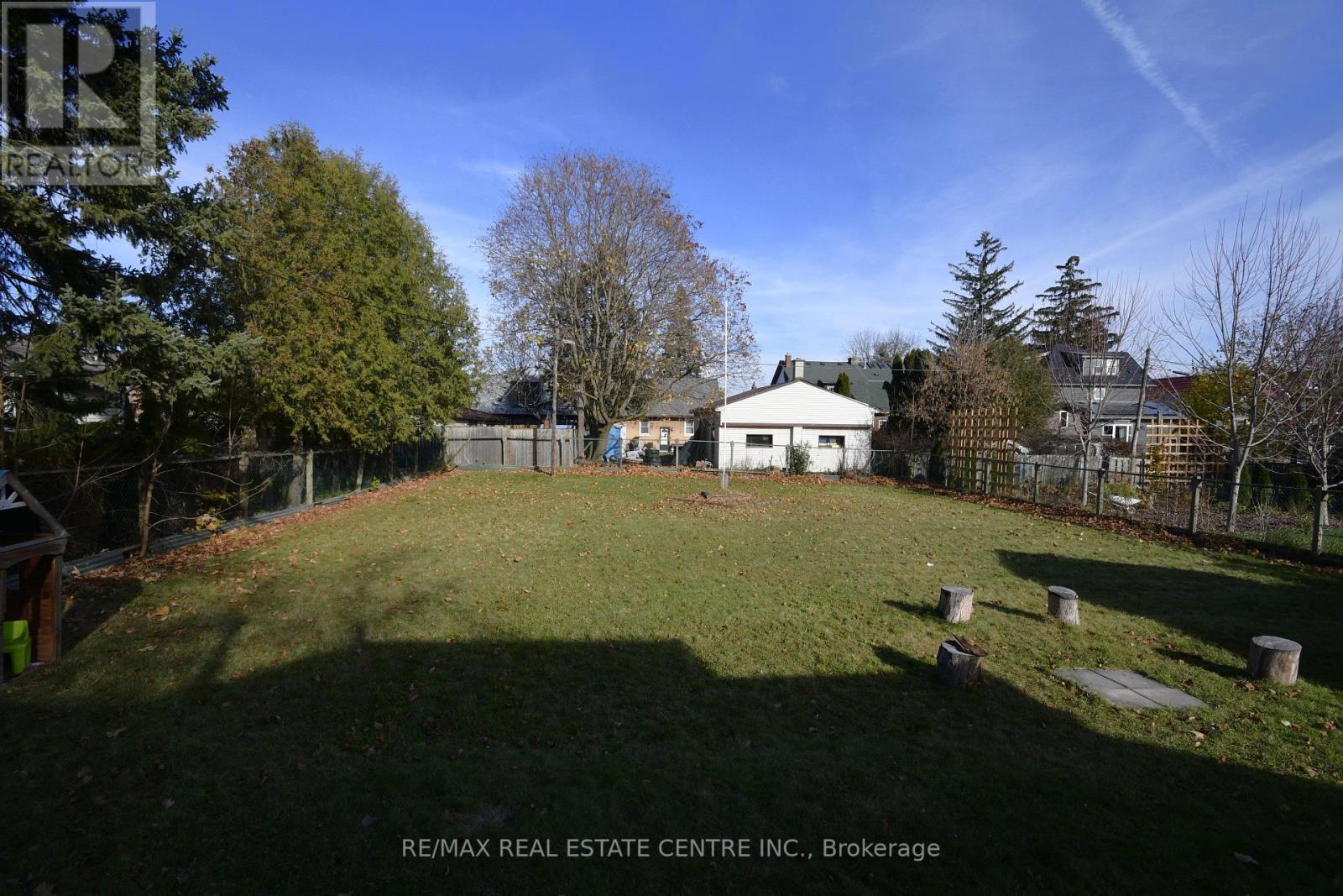 8 ST ARNAUD ST