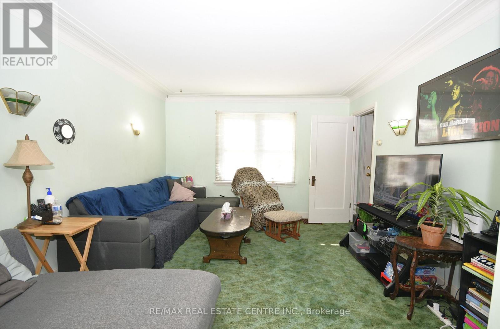 8 ST ARNAUD ST
