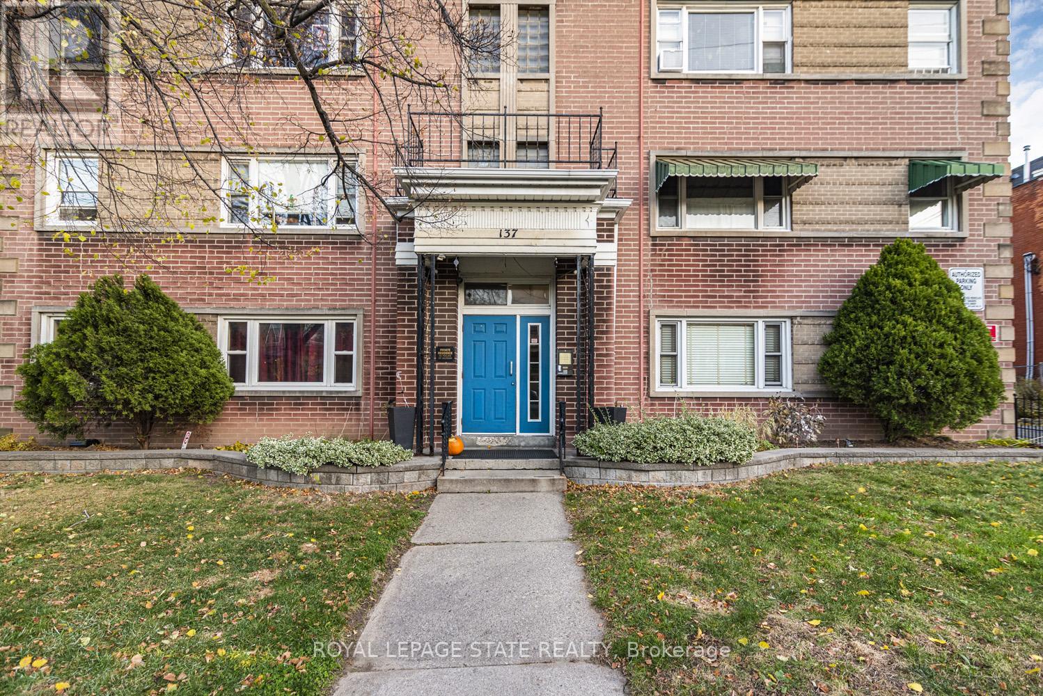 #18 -137 EMERALD ST S, #18