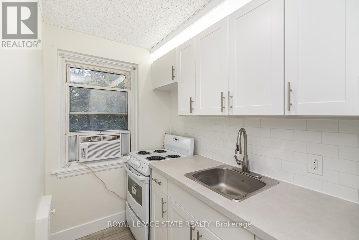 #18 -137 EMERALD ST S, #18