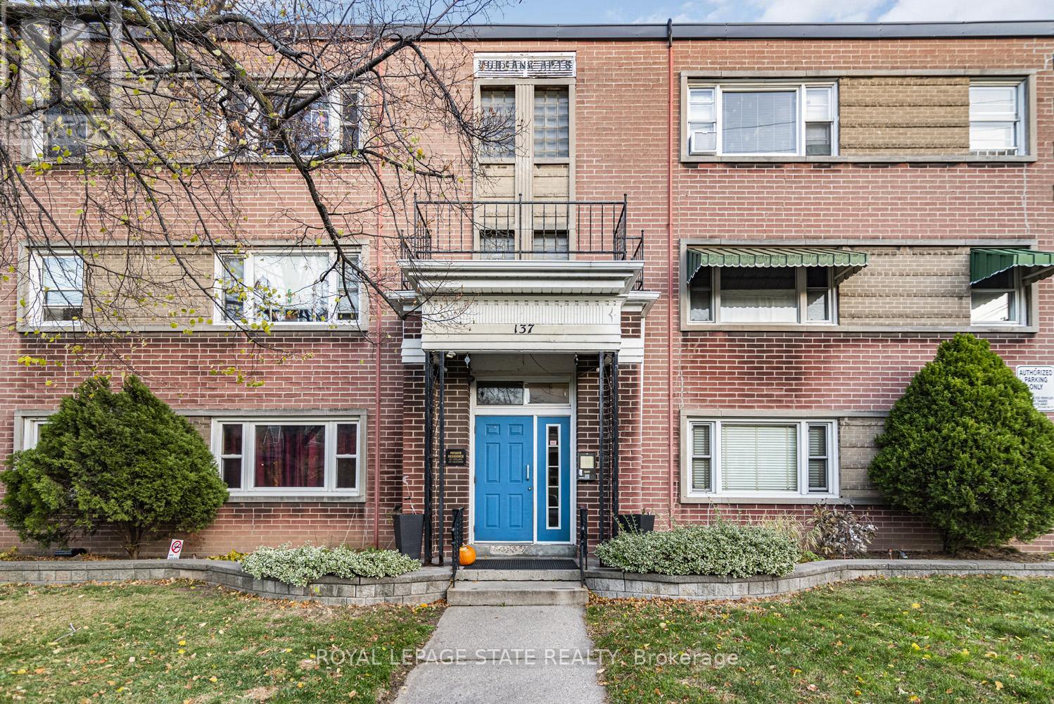 #18 -137 EMERALD ST S, #18