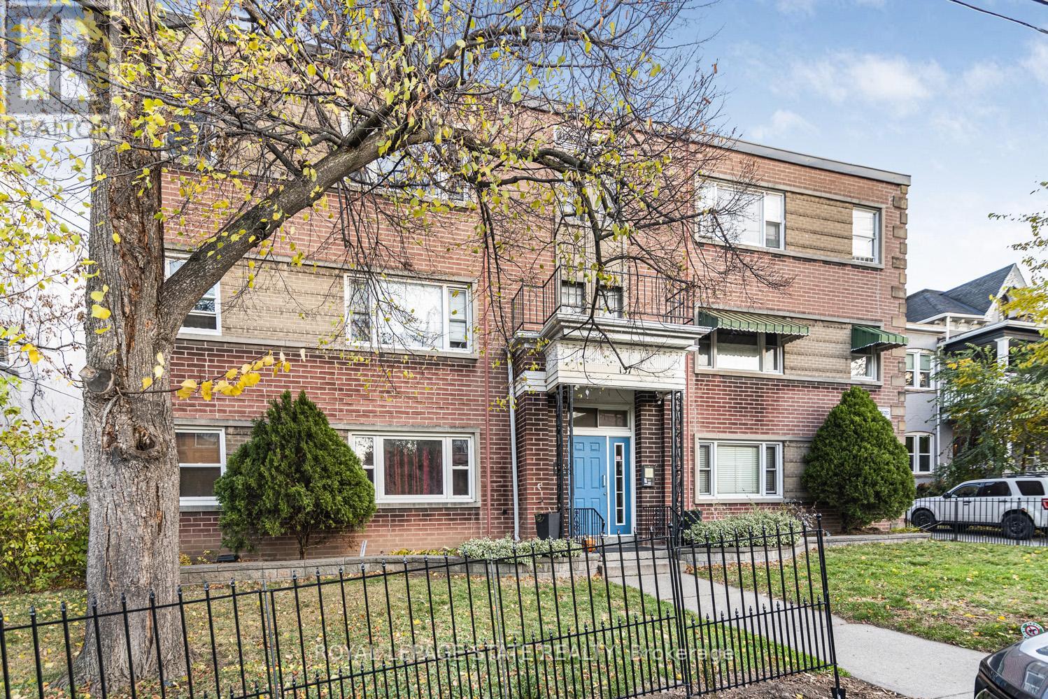 #18 -137 EMERALD ST S, #18