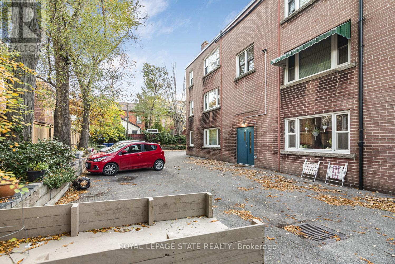 #18 -137 EMERALD ST S, #18
