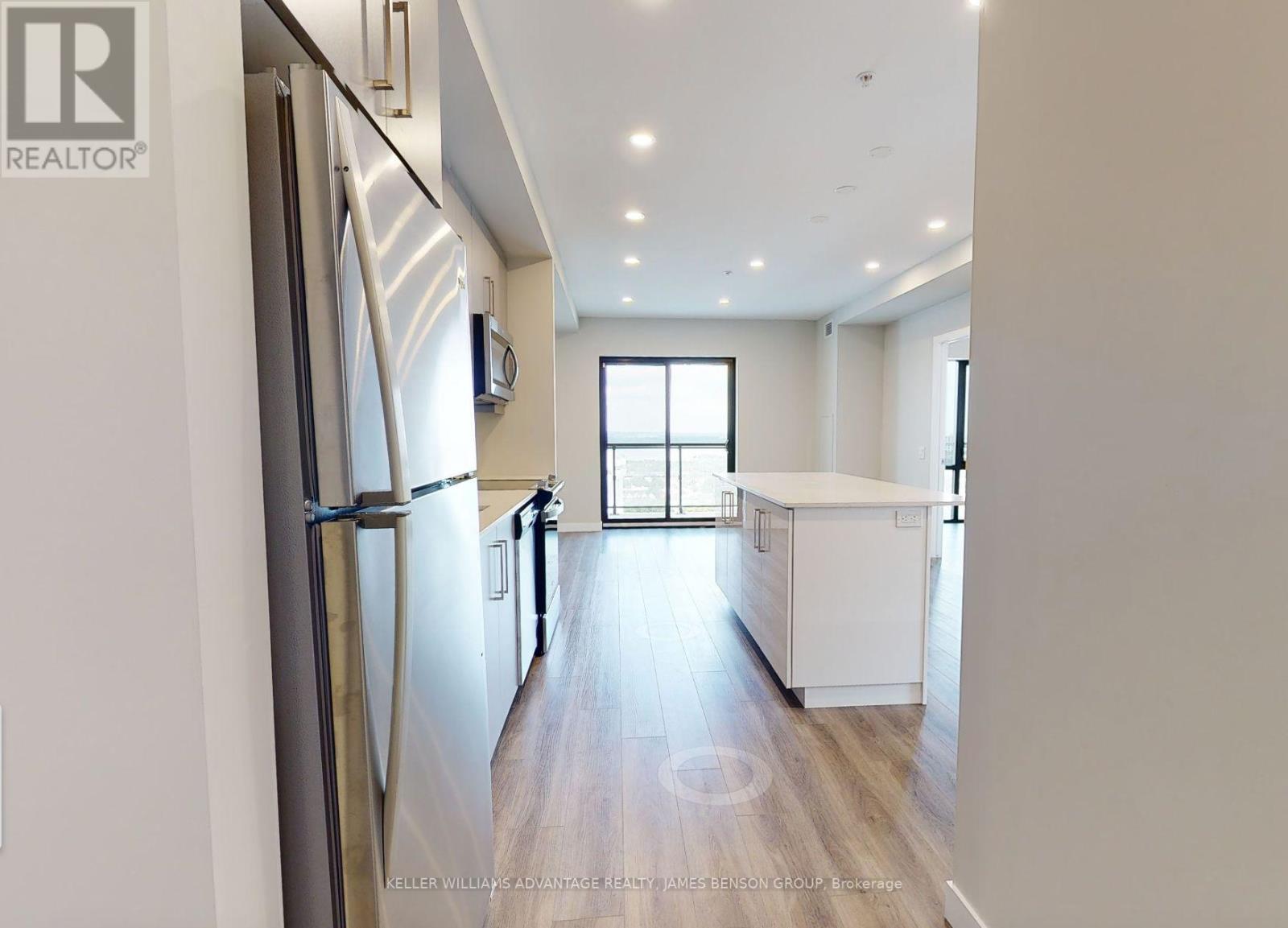 #1611 -15 QUEEN ST S, #1611
