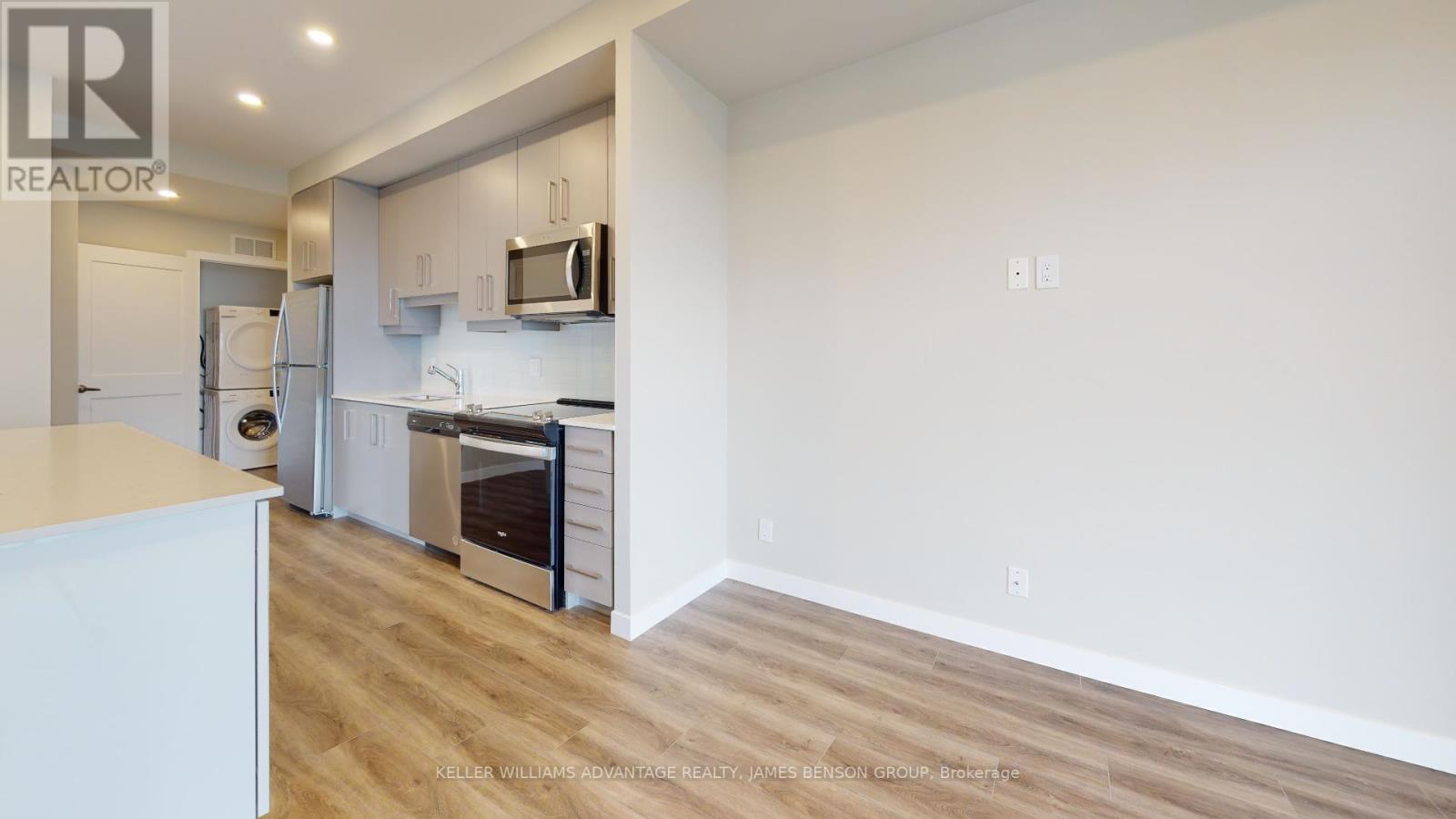 #1611 -15 QUEEN ST S, #1611