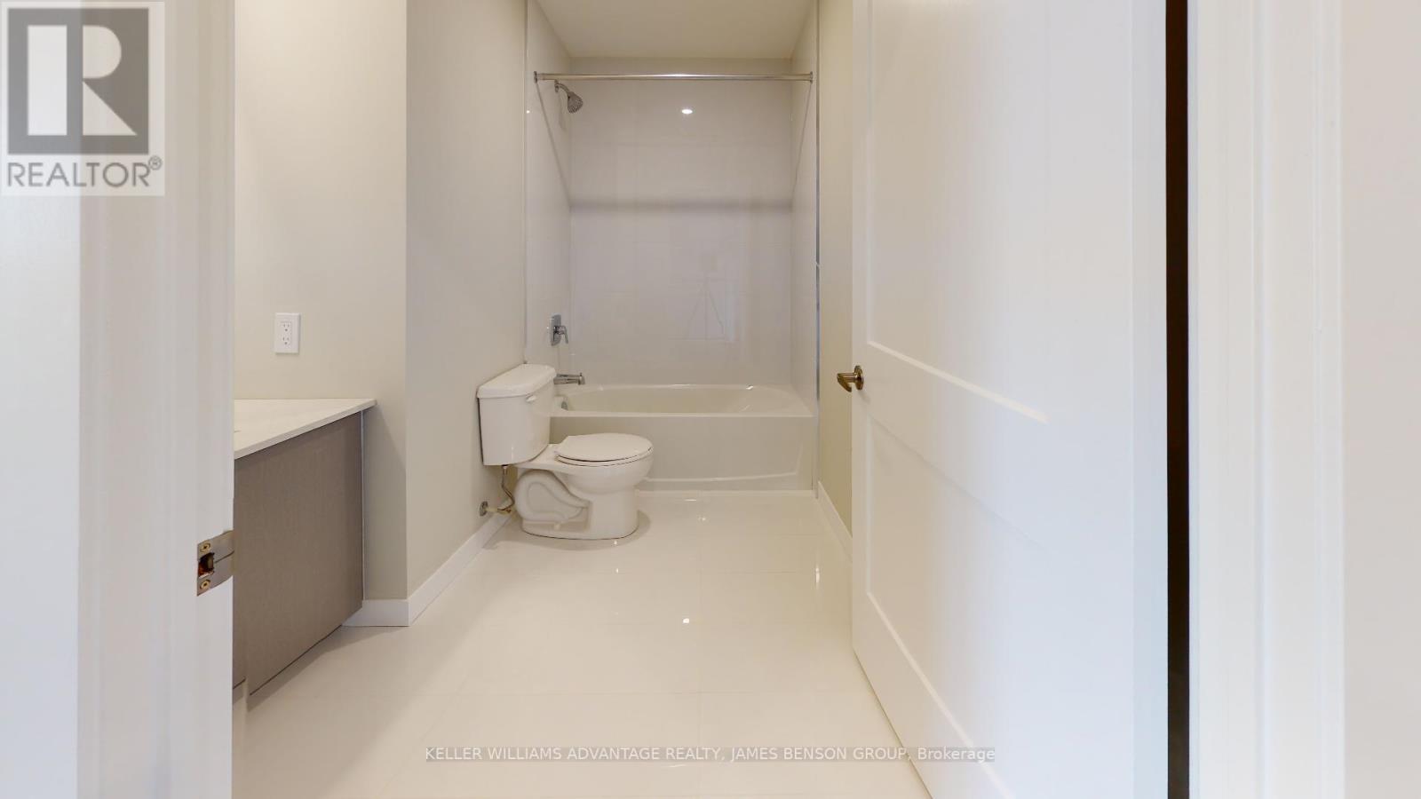 #1611 -15 QUEEN ST S, #1611