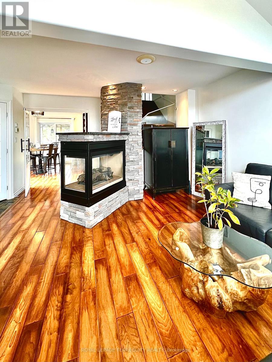 4 EDGE WATER DR