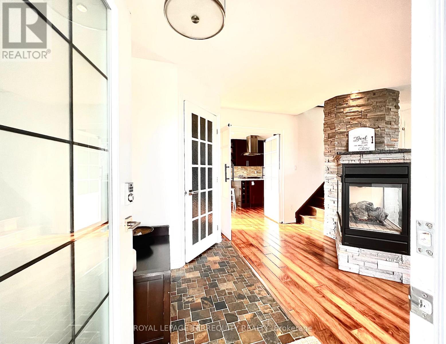 4 EDGE WATER DR