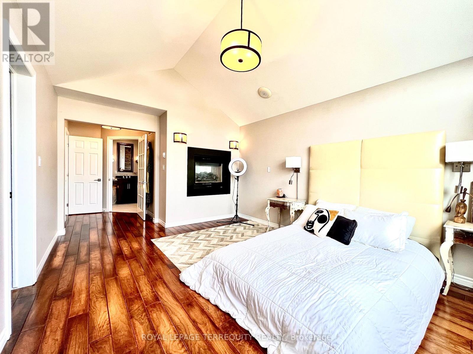 4 EDGE WATER DR
