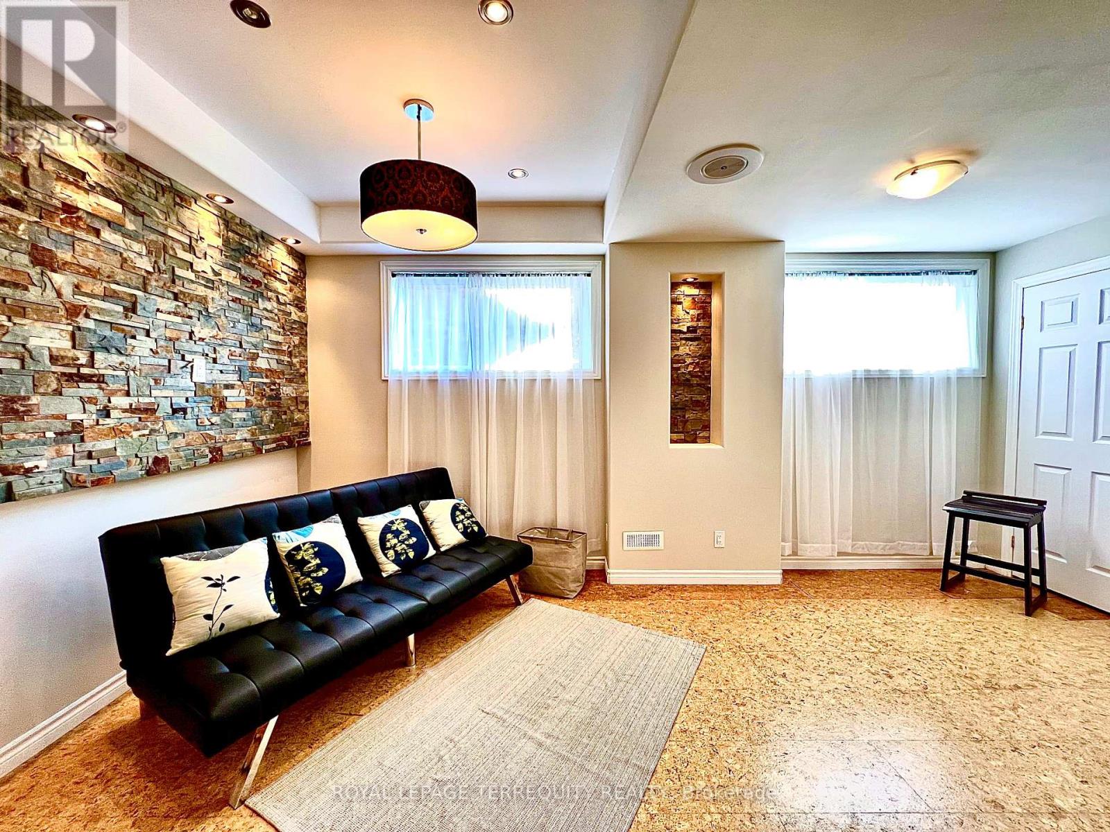 4 EDGE WATER DR