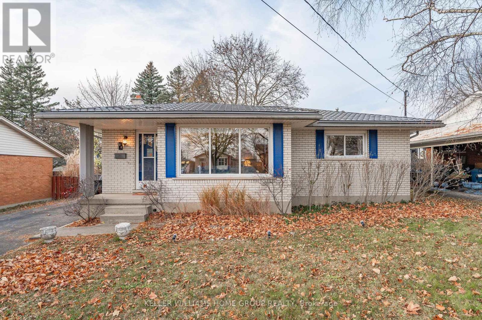 24 EASTVIEW RD