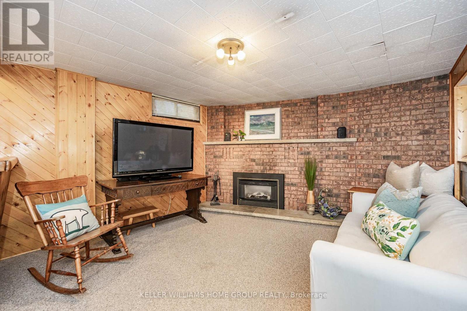 24 EASTVIEW RD