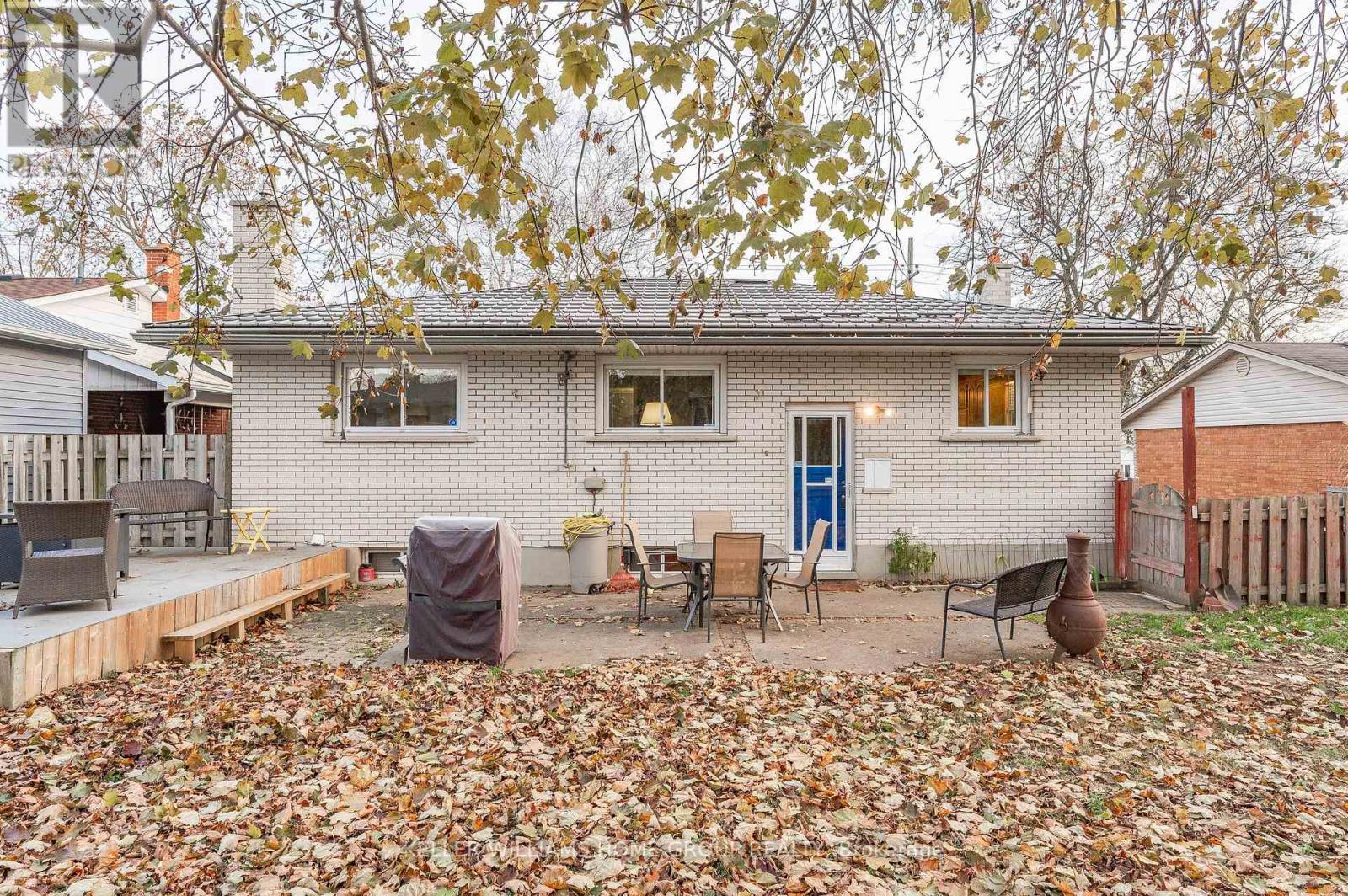24 EASTVIEW RD
