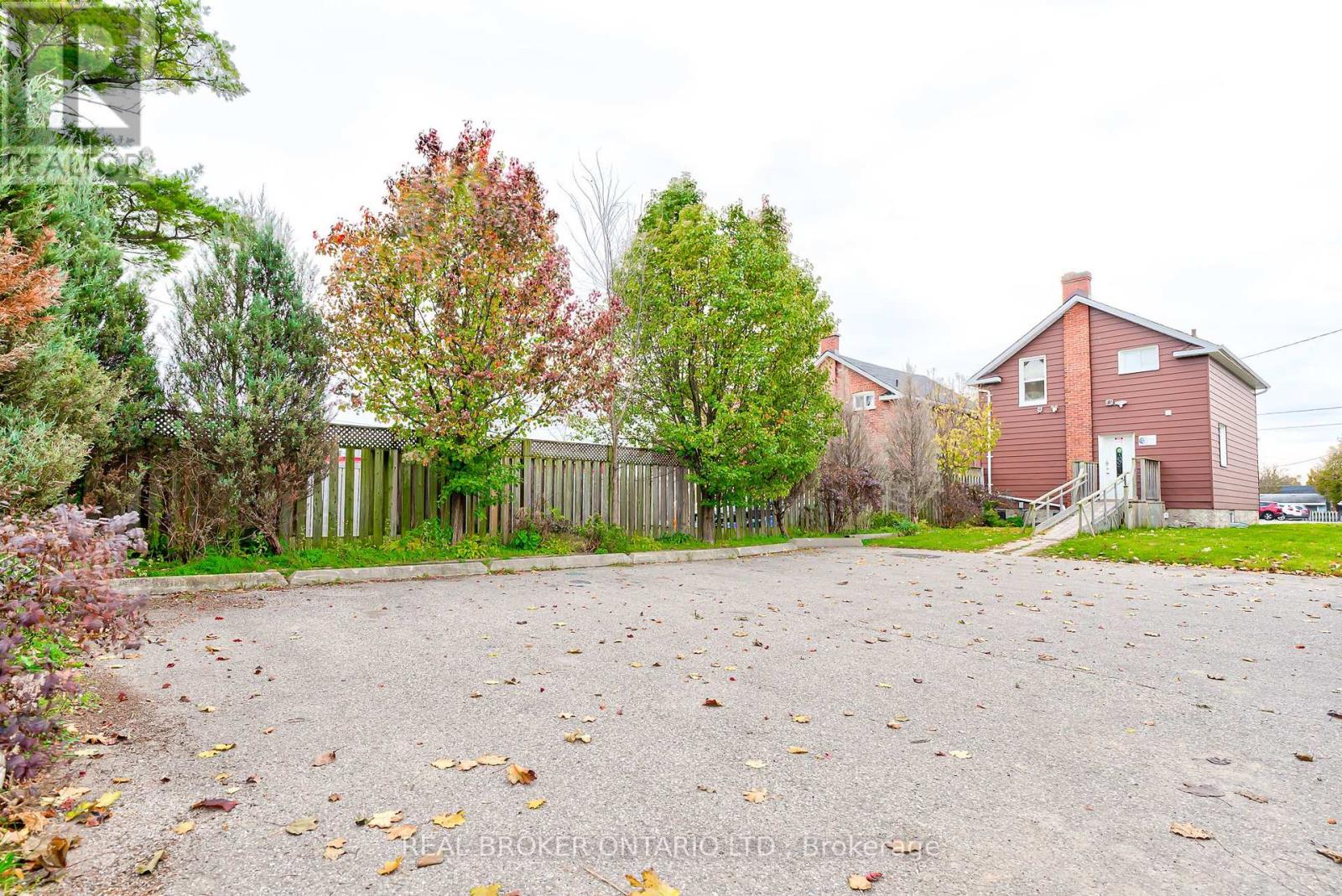 1405 KING ST E