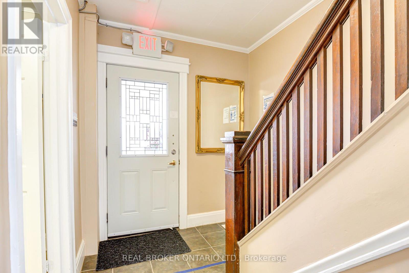 1405 KING ST E