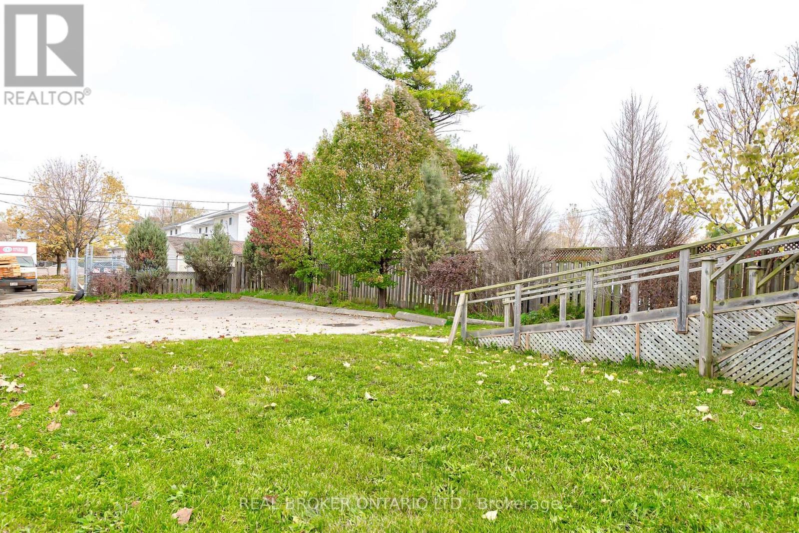 1405 KING ST E