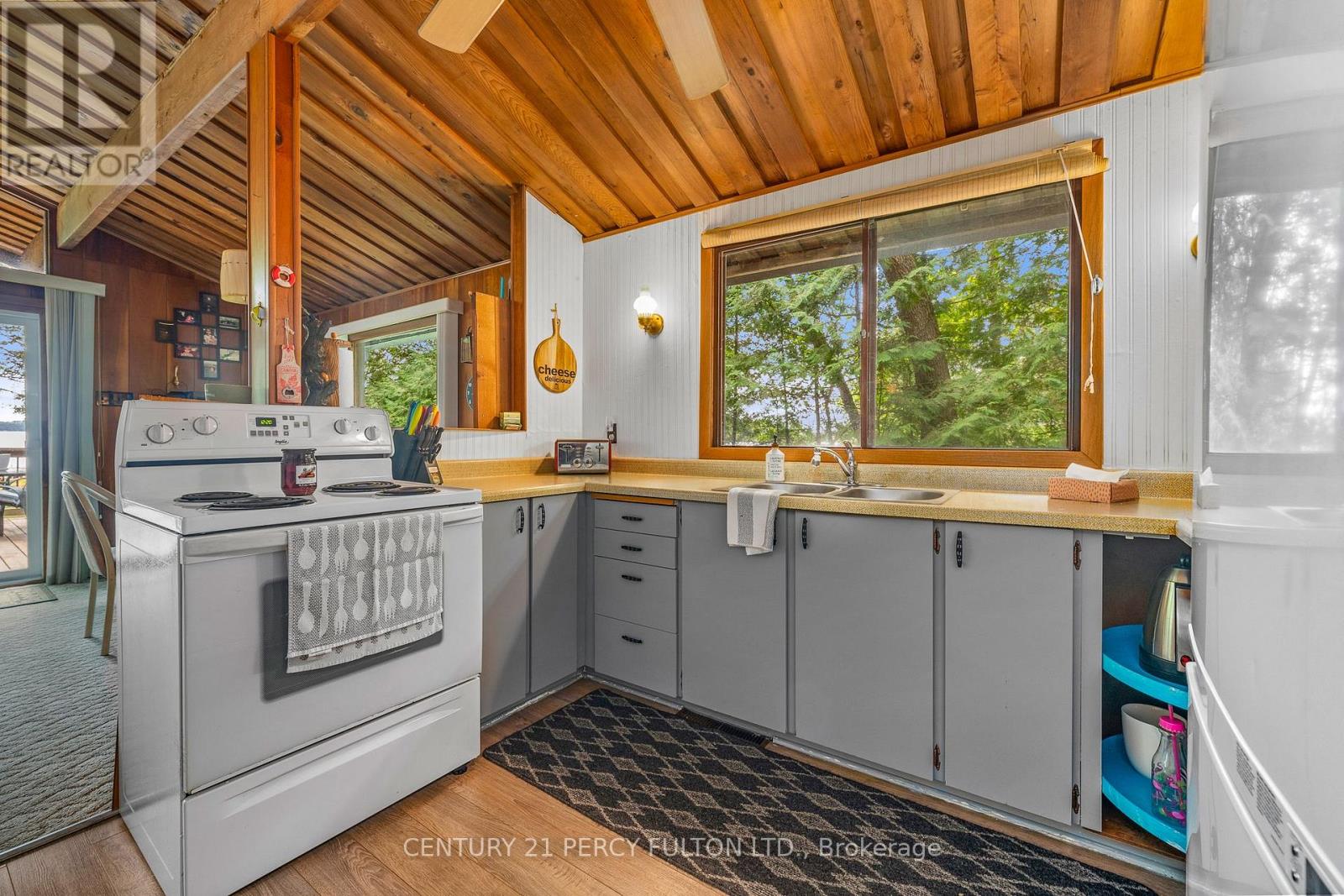 5 CAMELOT PL