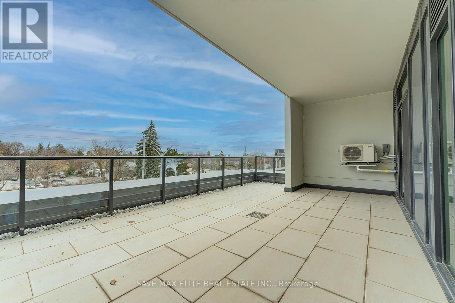 #301 -741 KING ST W, #301