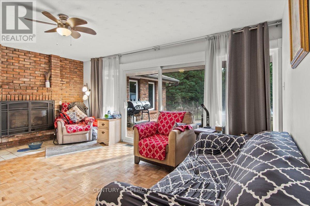 1185 STURGEON RD