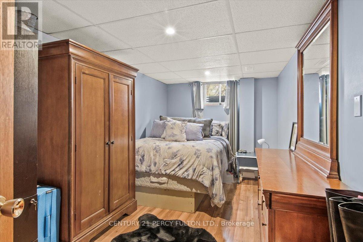 1185 STURGEON RD