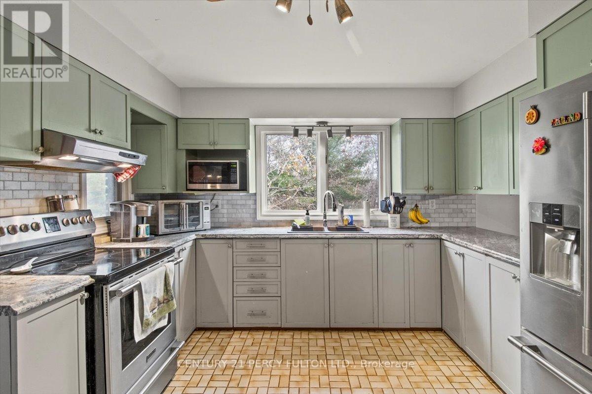 1185 STURGEON RD