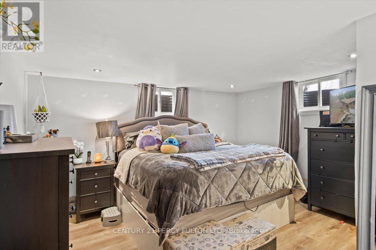 1185 STURGEON RD