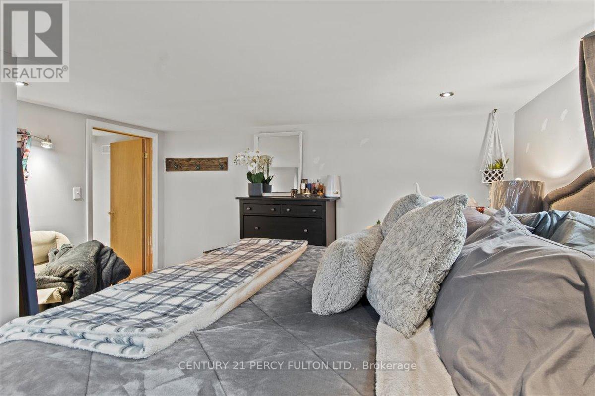 1185 STURGEON RD