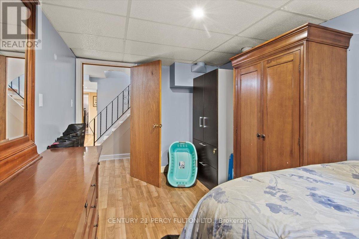 1185 STURGEON RD