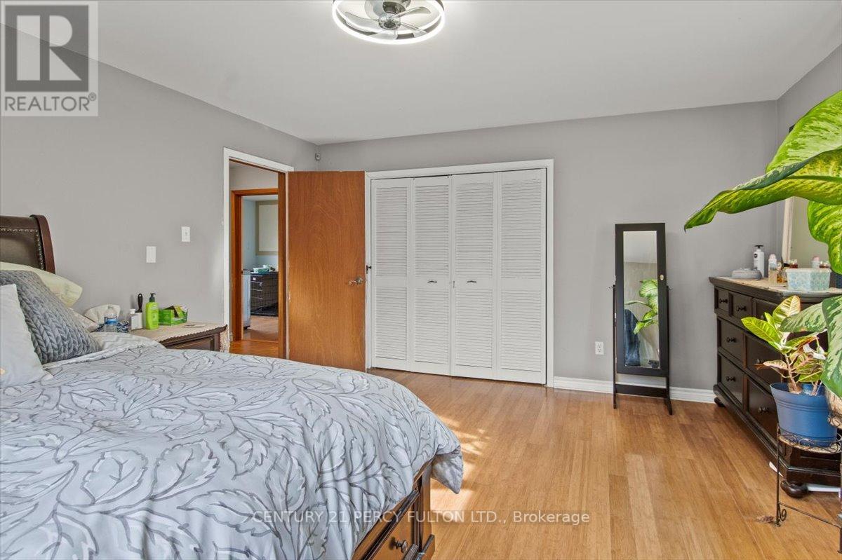 1185 STURGEON RD