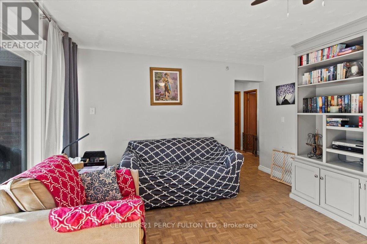 1185 STURGEON RD