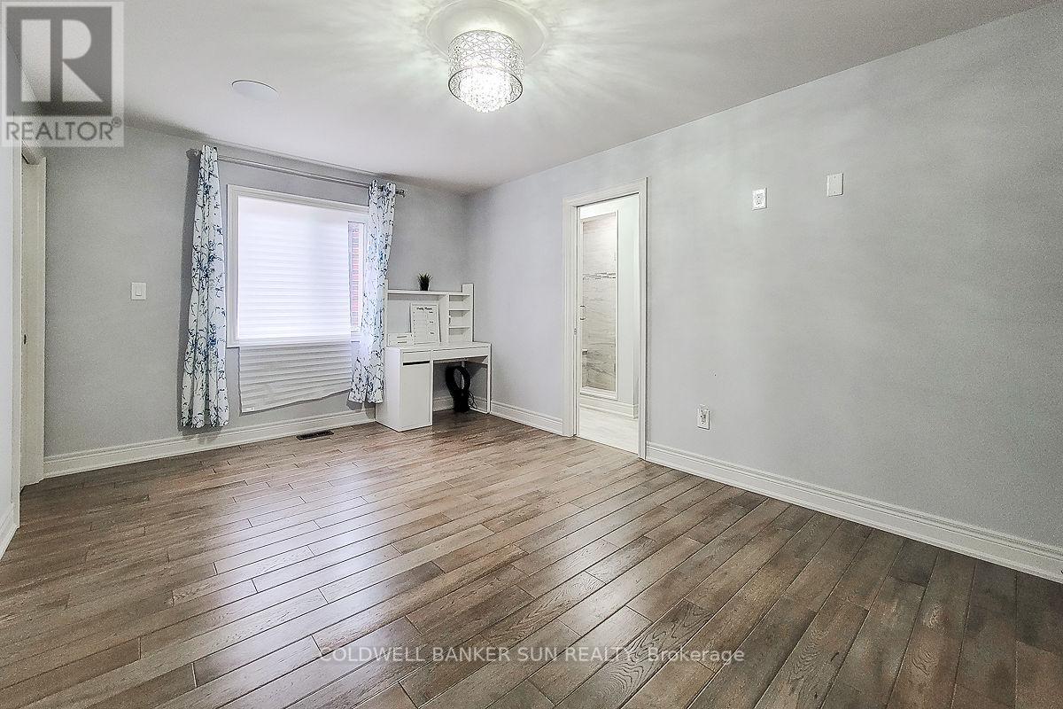 32 KINGSPOINT CIRC