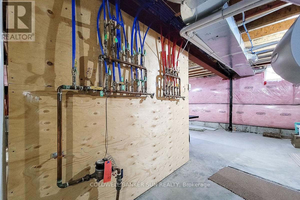 32 KINGSPOINT CIRC