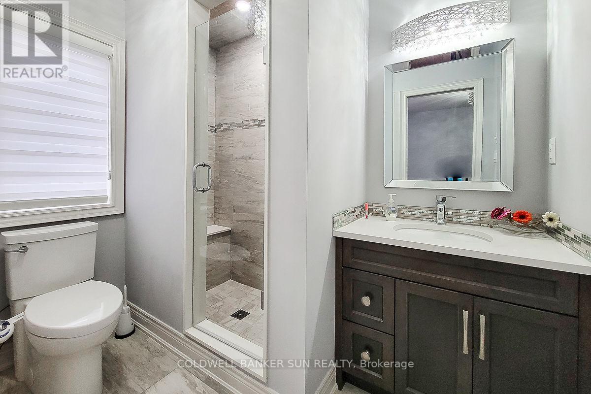 32 KINGSPOINT CIRC