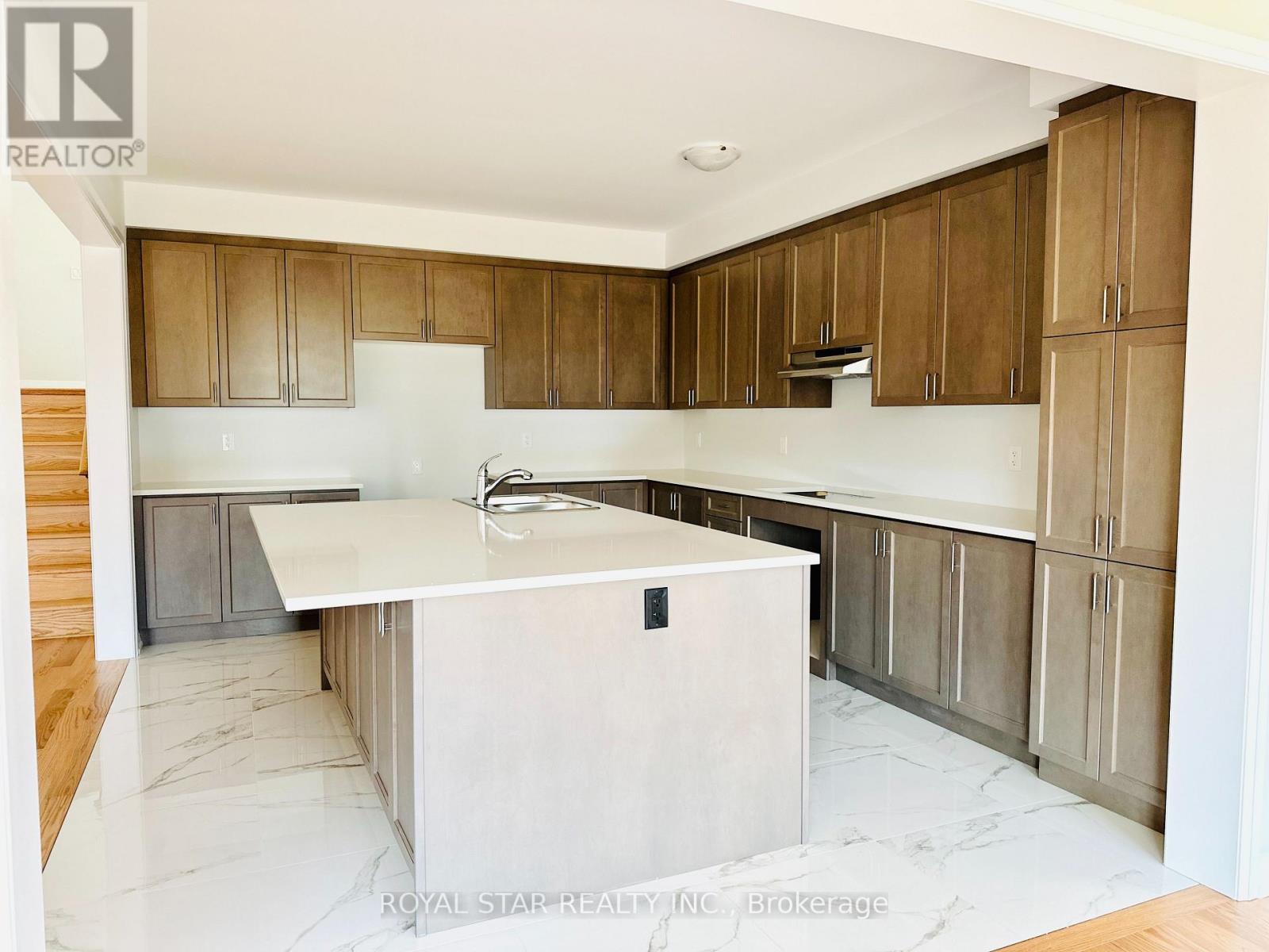 738 SOBESKI AVE