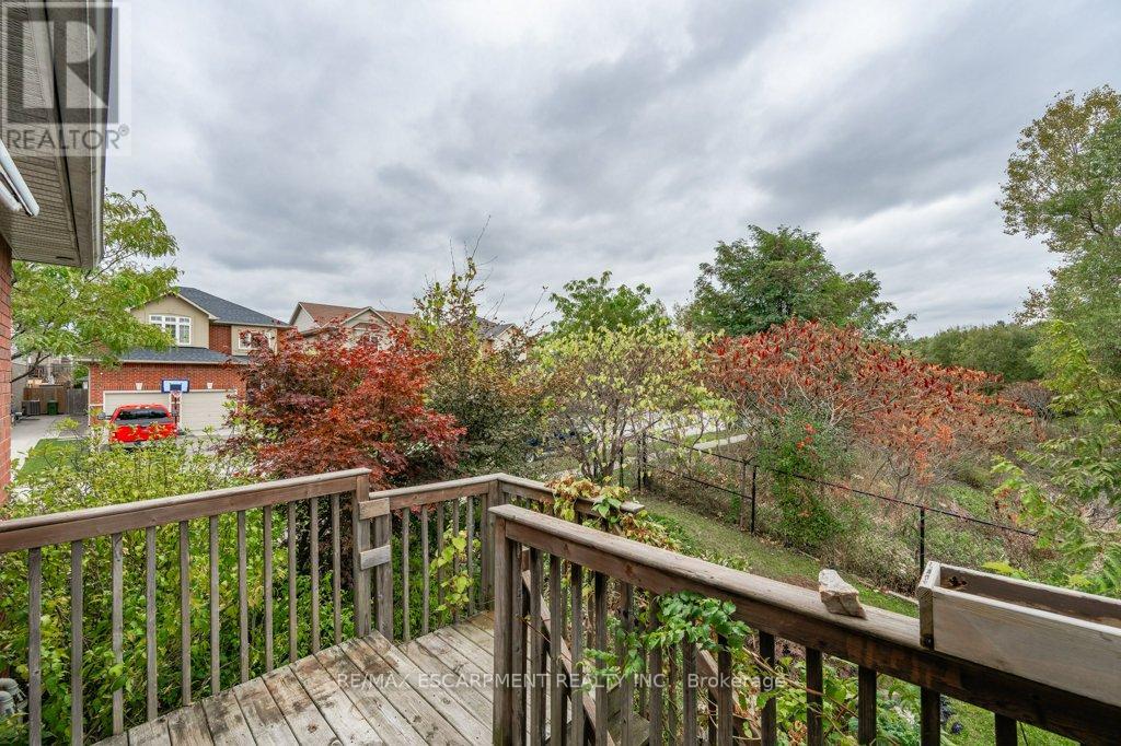 3 GATEWOOD CRT