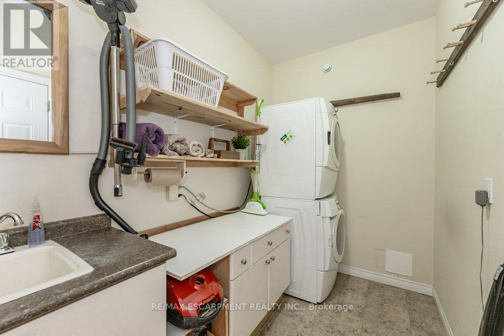 3 GATEWOOD CRT