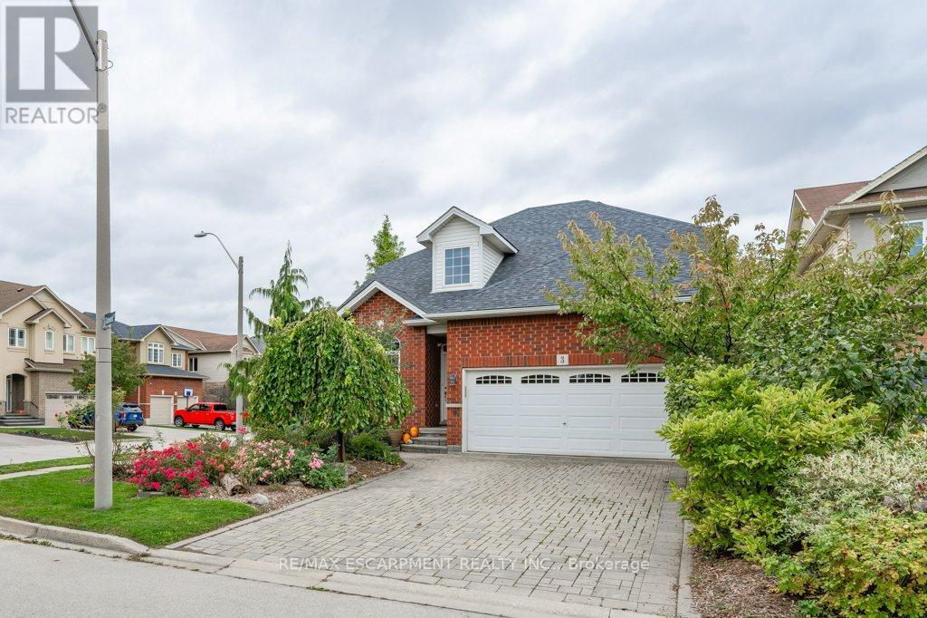 3 GATEWOOD CRT