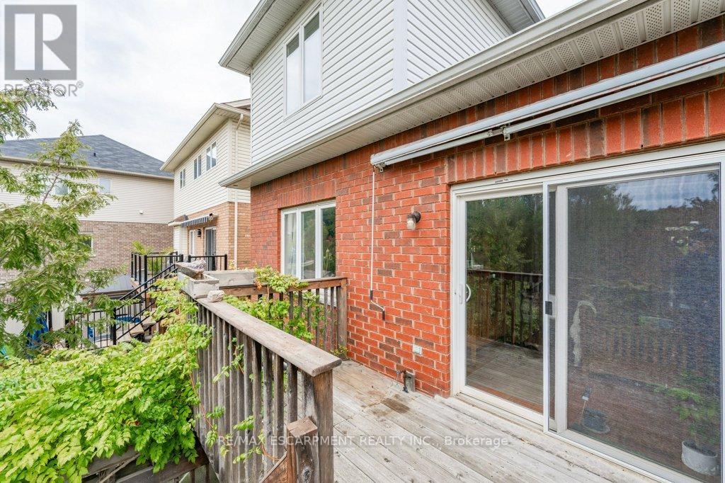 3 GATEWOOD CRT