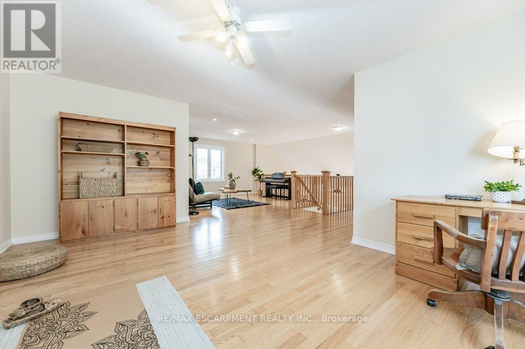 3 GATEWOOD CRT