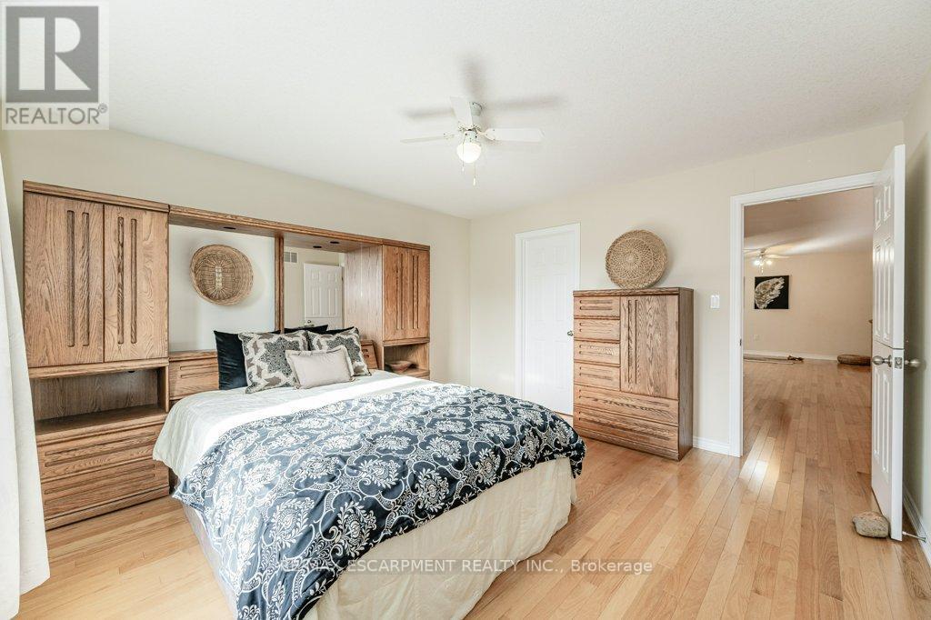 3 GATEWOOD CRT