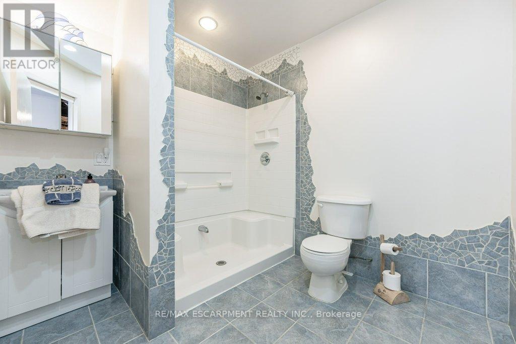 3 GATEWOOD CRT