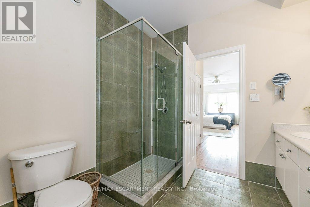 3 GATEWOOD CRT