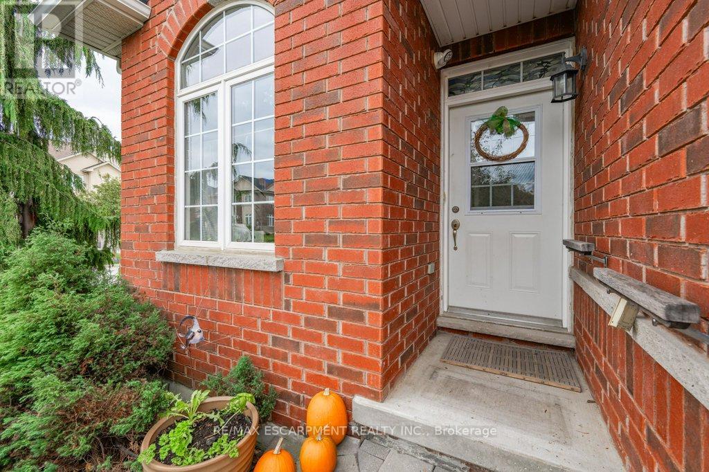 3 GATEWOOD CRT