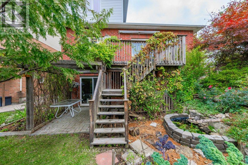 3 GATEWOOD CRT