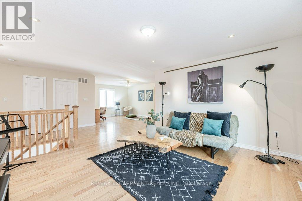 3 GATEWOOD CRT