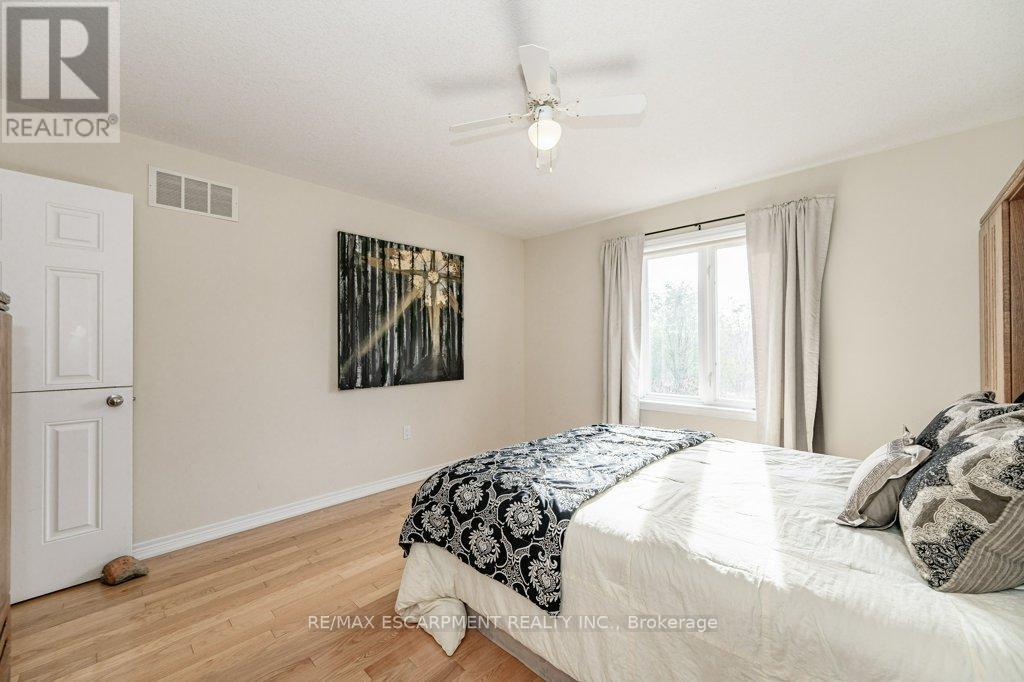 3 GATEWOOD CRT